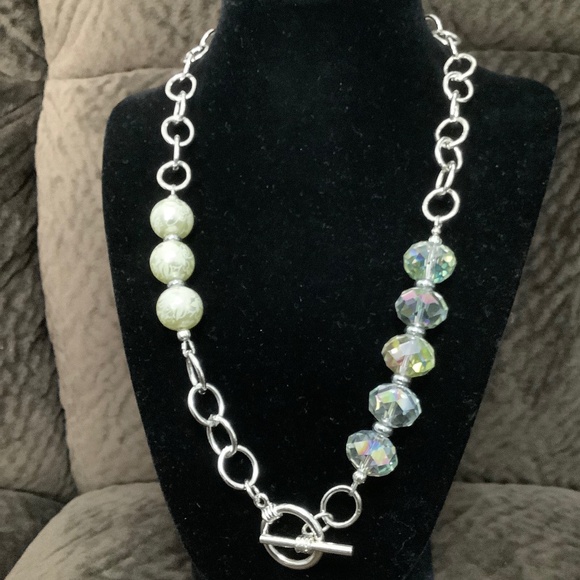 New Stylish Silver-Plated Necklace with Crystals and Pearls10” long - Picture 10 of 12